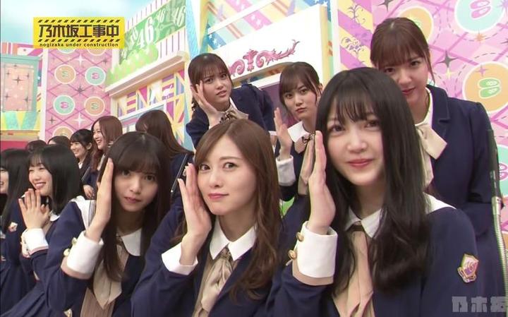 日本主持人穿袜子上节目引发搞笑一幕
